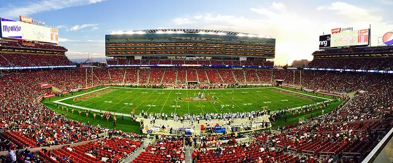 李維斯體育場 Levi’s Stadium 滿場比賽日視角（2026 世界盃 San Francisco Bay Area Stadium）