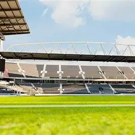 Toronto Stadium(BMO Field)2026 擴建渲染圖:球場看台與屋頂結構